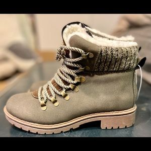 Falls Creek women’s booties